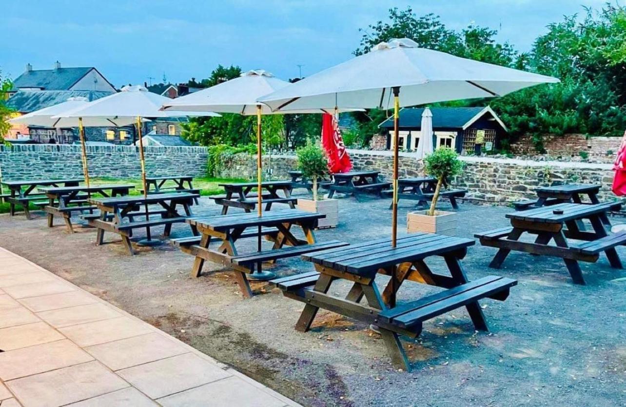 The Kings Head Hotel Abergavenny Exterior photo